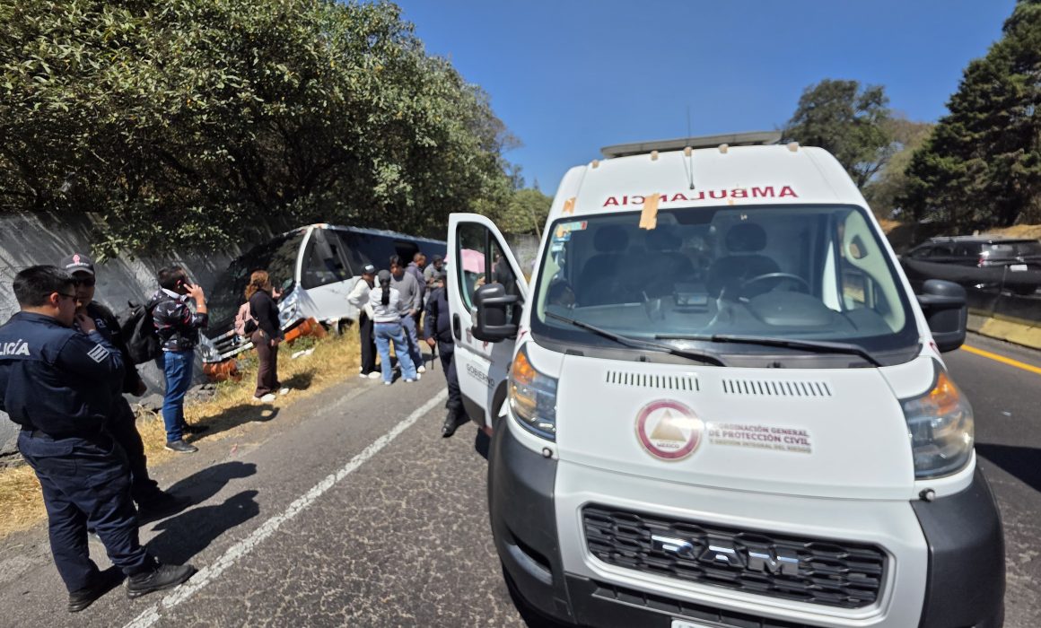 Accidente en Tlalmanalco deja un muerto y nueve lesionados tras volcadura de autobús