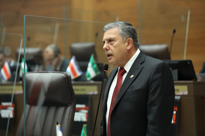 Acueductos y Alcantarillados de Costa Rica justifica eliminación del puesto del diputado Óscar Izquierdo