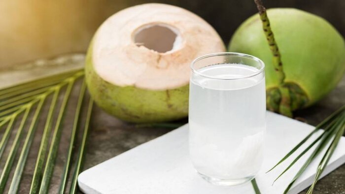 Agua de coco ayuda a depurar riñones, hígado e intestinos con la cantidad adecuada