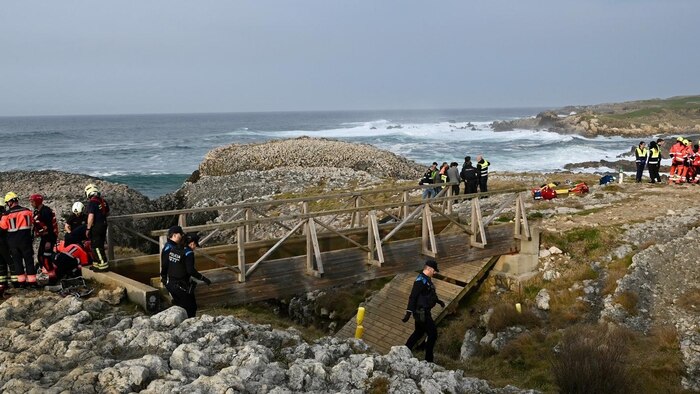 Al menos cuatro mujeres mueren y otras dos están desaparecidas tras el colapso de una pasarela en El Bocal, Santander