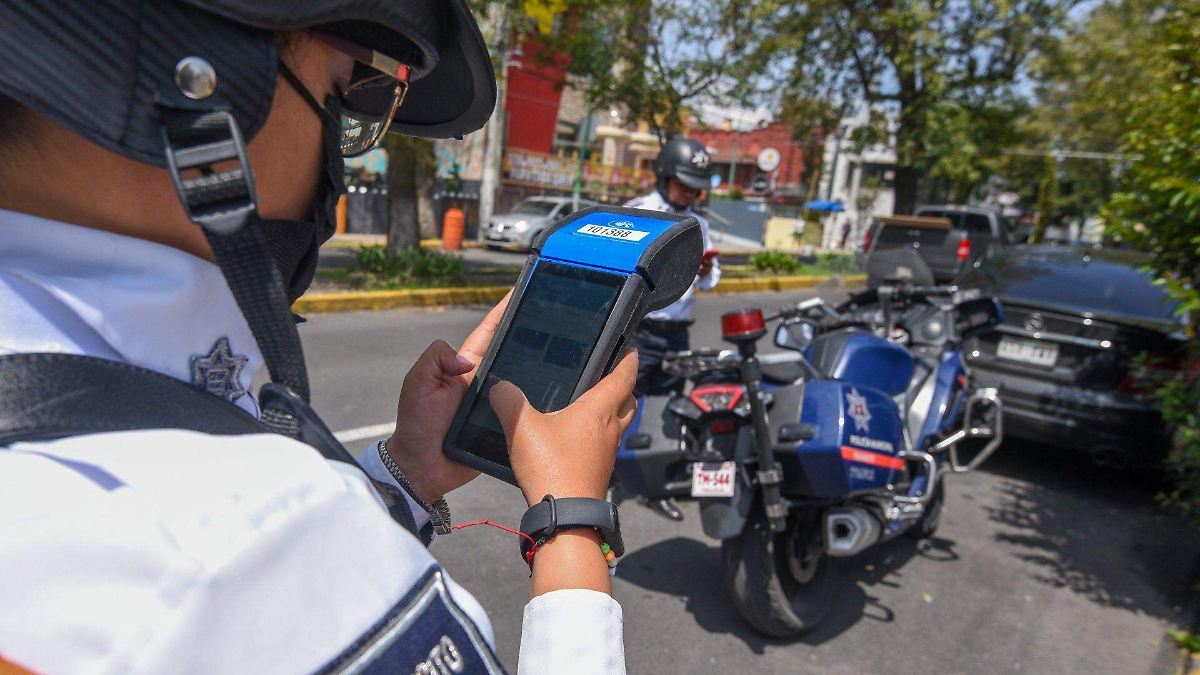 ¡Alerta! Multas por usar celular al conducir en Edomex se triplicarán a partir de 2026