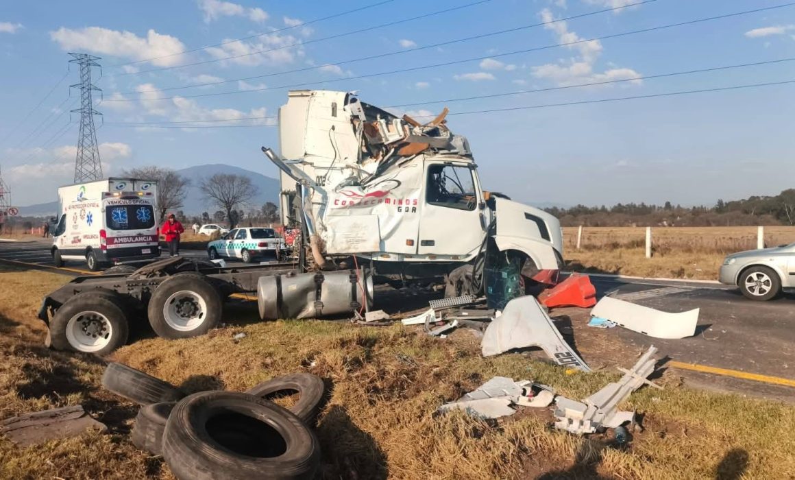 ¡Alerta en la autopista Toluca–Atlacomulco! Cuatro accidentes de tráiler en un día y la causa que asusta