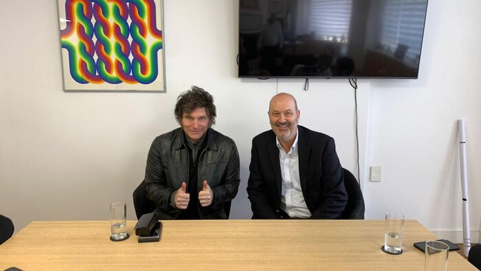 Analiza la percepción distorsionada de la historia argentina en recientes declaraciones económicas