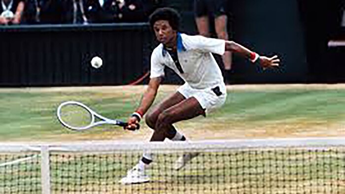 Arthur Ashe, pionero del tenis, lucha contra el racismo, el VIH y deja un legado de igualdad y dignidad