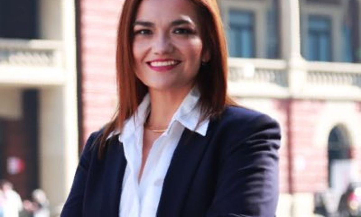 Asaltan a la síndica de Tlalnepantla y a su pareja frente a motel