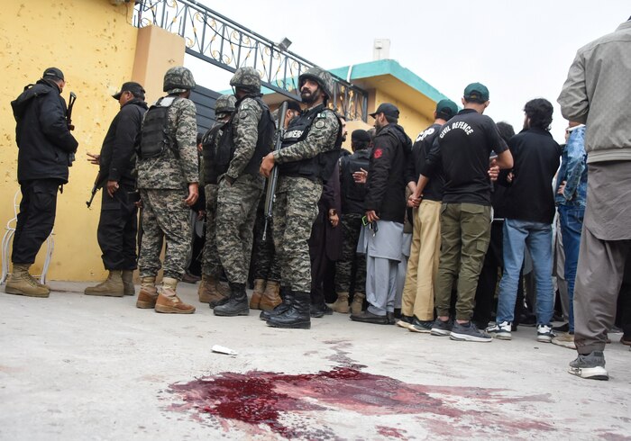 Ataque suicida en mezquita de Islamabad deja 31 muertos y 169 heridos