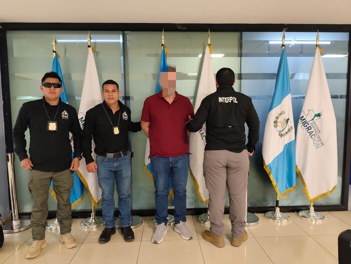 Autoridades de El Salvador entregan a Guatemala a ciudadano buscado por portación ilegal de armas