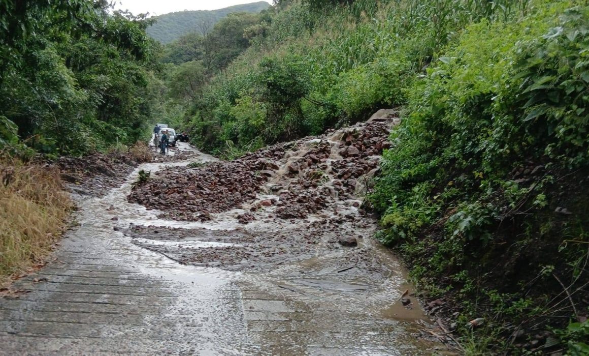 Autoridades de Santo Tomás responden a deslaves y daños causados por intensas lluvias