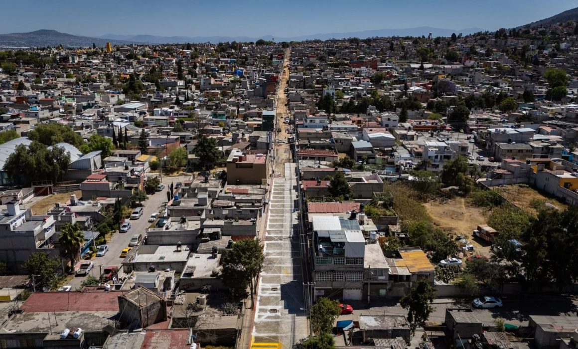 Avanza la colocación de concreto hidráulico en la Avenida Hank González en Coacalco