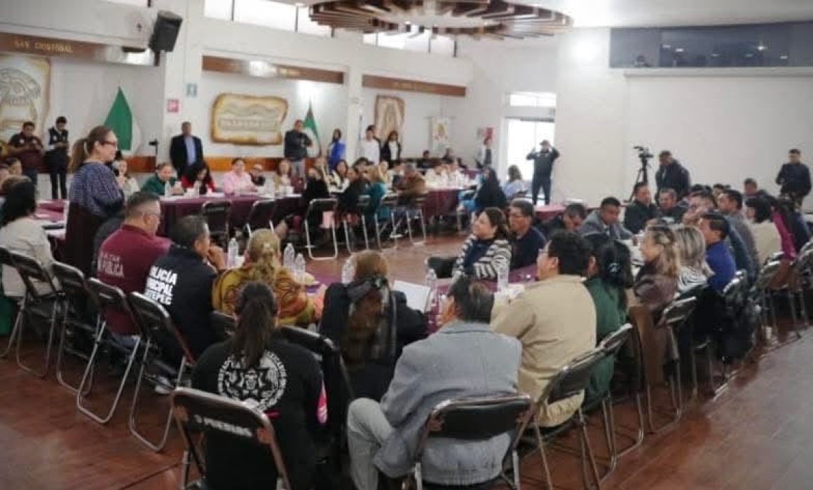Azucena Cisneros encabeza reunión en Ecatepec para fortalecer el sector educativo y la seguridad en las escuelas