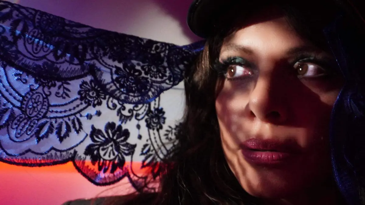 ¿Cómo Ceci Bastida de Tijuana No! está revolucionando el apoyo a jóvenes migrantes con su próximo disco?