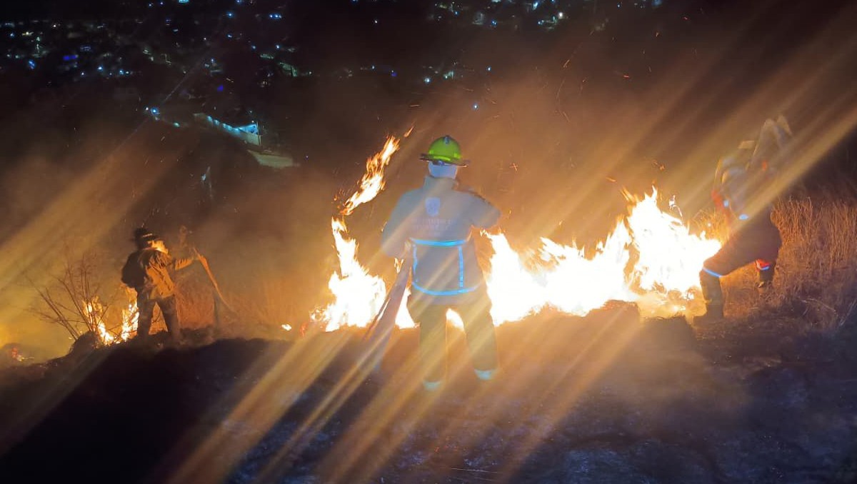 ¿Cómo los bomberos de Naucalpan apagaron un incendio que amenazó 10 hectáreas en Rincón Verde?