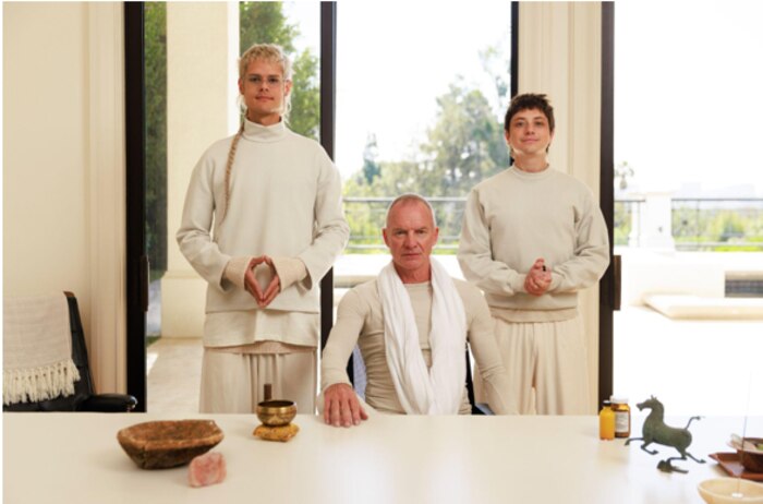 Ca7riel y Paco Amoroso presentan su rutina integral de bienestar con yoga, meditación y baños sensoriales