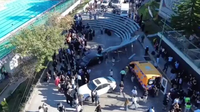 Colapso de estructura en graduación de la Universidad Veracruzana deja más de 20 estudiantes lesionados en Xalapa