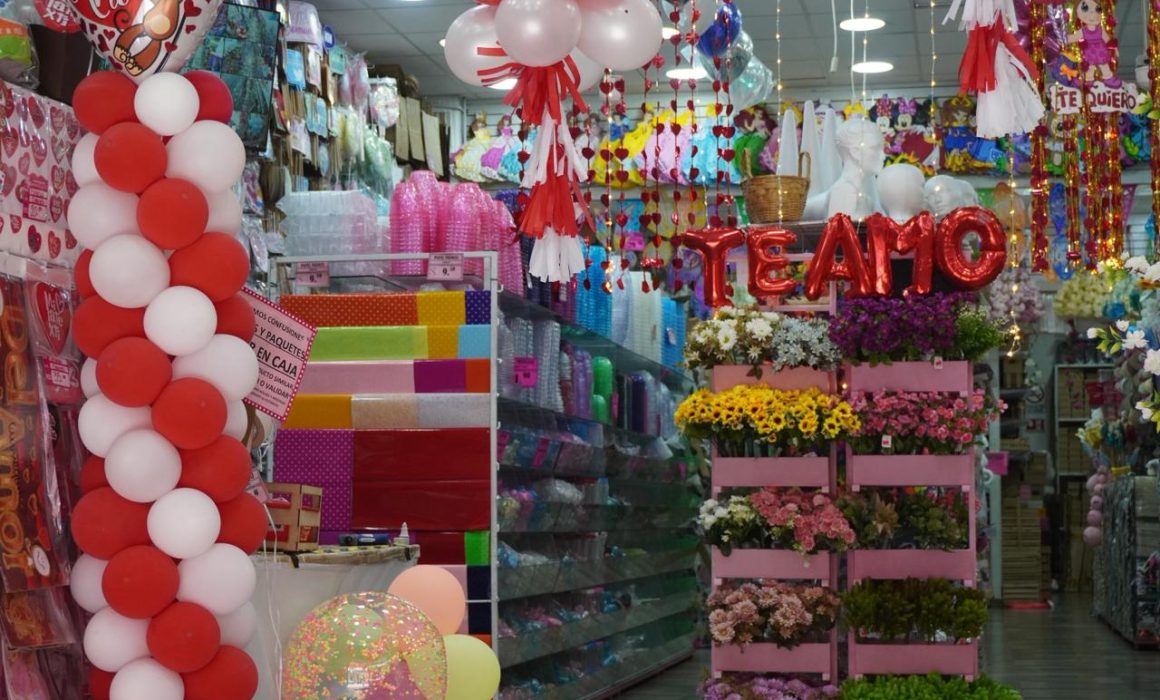 Comerciantes de Toluca preparan ofertas para el Día del Amor y la Amistad 2026