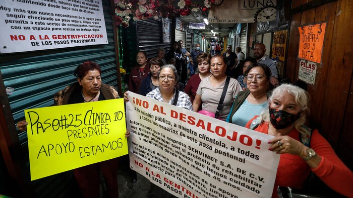 Comerciantes de pasos subterráneos en CDMX protestan contra posible desalojo por remodelaciones para el Mundial 2026