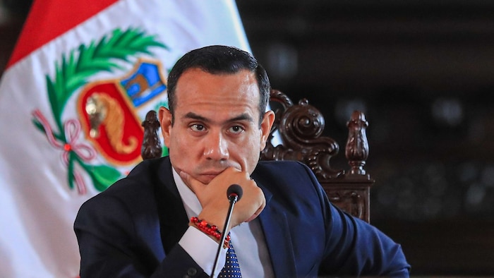 Congreso de Perú destituye a presidente José Jerí por reuniones clandestinas con empresario chino