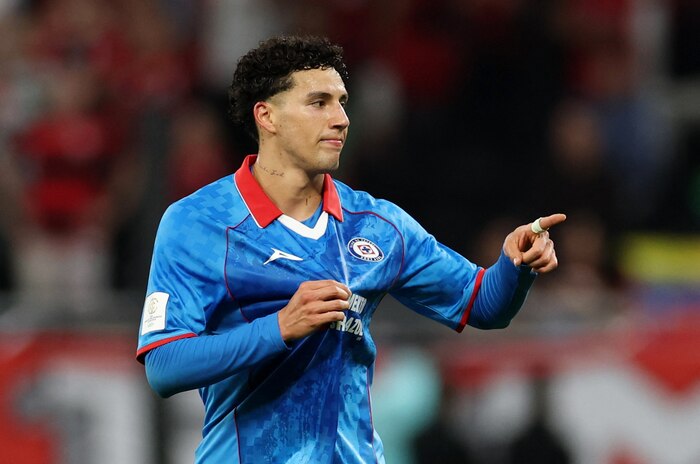 Cruz Azul confirma la salida de Jorge Sánchez al PAOK de Grecia para la temporada 2026