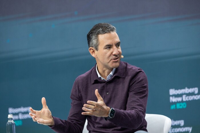 David Vélez advierte que aumento del salario mínimo en Colombia genera efectos adversos en el mercado laboral