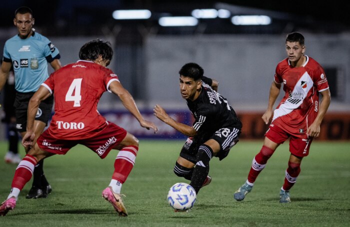 Deportivo Riestra vence 1-0 a Deportivo Maipú y avanza a los 16avos de la Copa Argentina