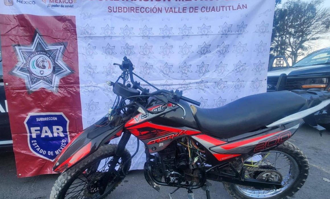 ¡Detienen a narcomenudista en Cuautitlán Izcalli con moto robada y droga en pleno acto!