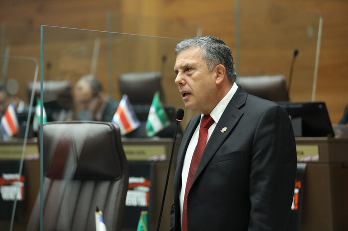 Diputado costarricense Óscar Izquierdo denuncia despido considerado persecución política en el AyA