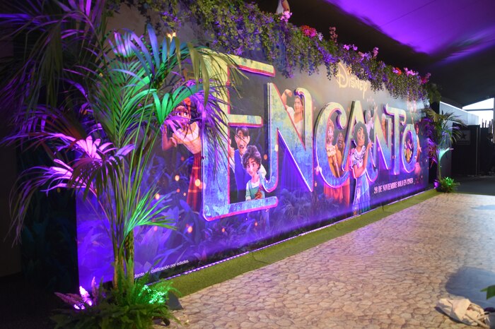 Disney desarrolla zona temática de 'Encanto' en sus parques, destacando cultura y biodiversidad colombiana