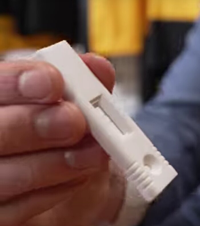 Dispositivo portátil y en tiempo real detecta conmociones cerebrales en deportes mediante análisis de saliva