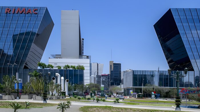 Economía peruana mantiene estabilidad macroeconómica pero enfrenta bajo potencial de crecimiento, advierte análisis