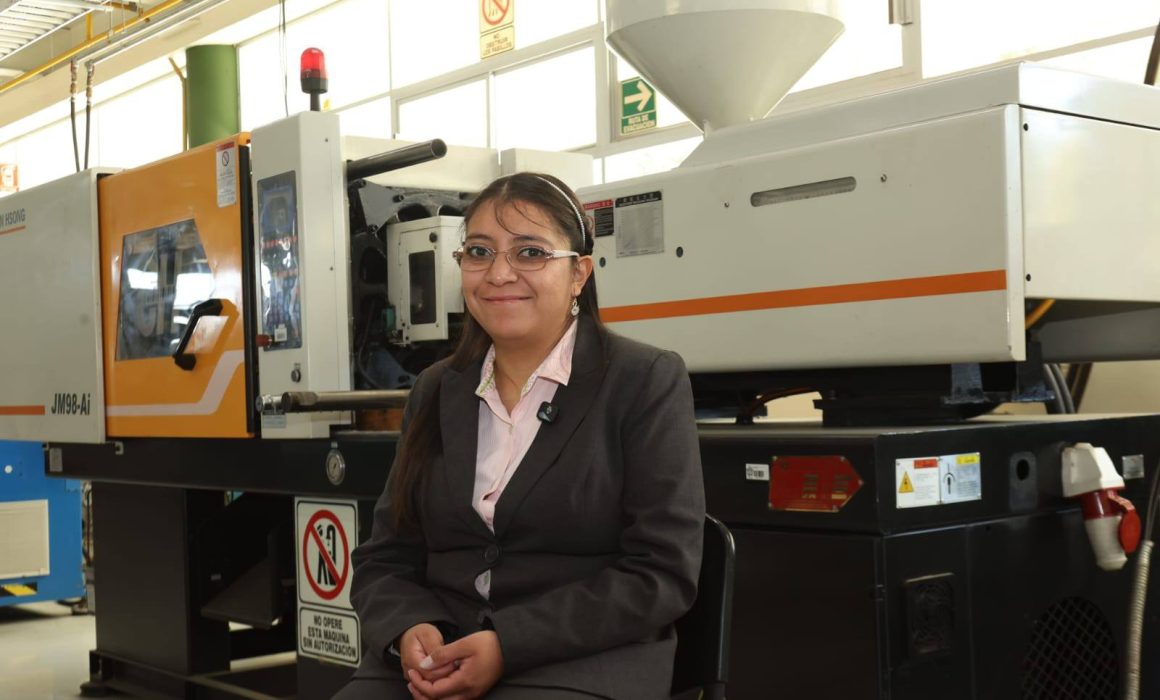 Egresada de la UAEMéx impulsa vocación por Ingeniería en Plásticos y promueve su innovación en México