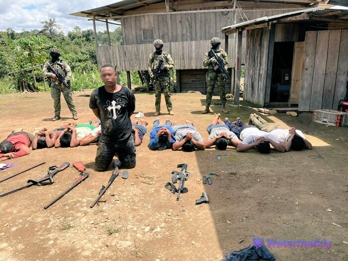 Ejército de Ecuador detiene a presunto líder de las disidencias de las Farc en Esmeraldas junto a diez miembros del grupo armado