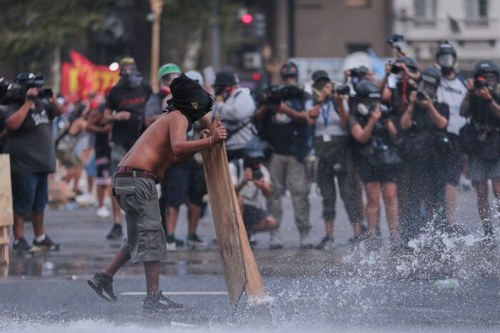 El Gobierno argentino anunciará denuncia por terrorismo contra responsables de incidentes en el Congreso