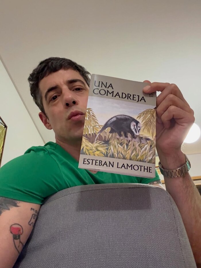 El actor Esteban Lamothe presenta su primer libro de poesía titulado 'Alegría, ansiedad y emoción'