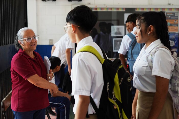 El sector público de El Salvador inicia en 2026 con más de 1.2 millones de estudiantes en el nuevo ciclo escolar