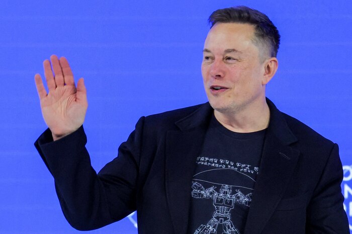 Elon Musk advierte que para finales de 2026 la programación tradicional desaparecerá por avances en inteligencia artificial