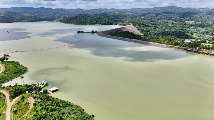 Embalse de Urrá en Córdoba supera cota de rebose tras aumento del 69% en caudal, alerta por riesgo de inundaciones