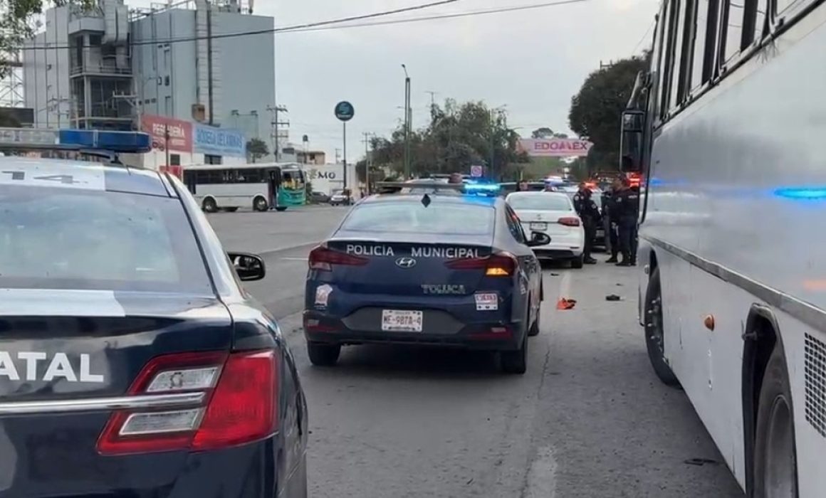 En Toluca, asalto a mano armada termina en balacera y detención; un herido y un prófugo