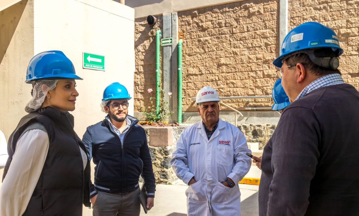 Erika Olea fortalece la colaboración entre el gobierno de Tianguistenco y Sanfer en visita a planta industrial