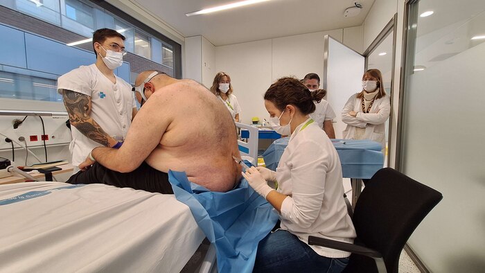 España implementa Tofersen, un nuevo fármaco que mejora la calidad de vida de pacientes con ELA relacionada con mutación SOD1