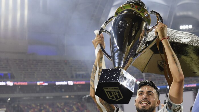 Estudiantes enfrenta a Vélez en la octava fecha del Torneo Apertura en La Plata con la cima de la zona A en juego