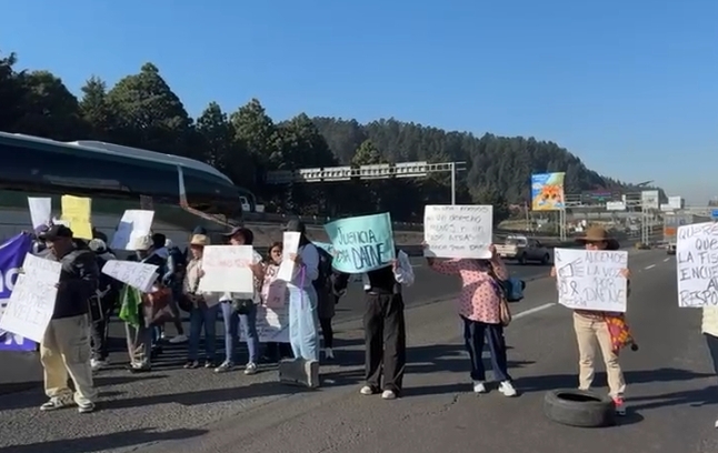 Familiares y amigos de Dafne bloquean la México–Toluca para exigir justicia por feminicidio en La Marquesa