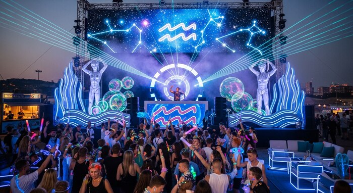 Fiesta de techno Aquarius llega a Bogotá con entrada gratuita para personas de signo Acuario