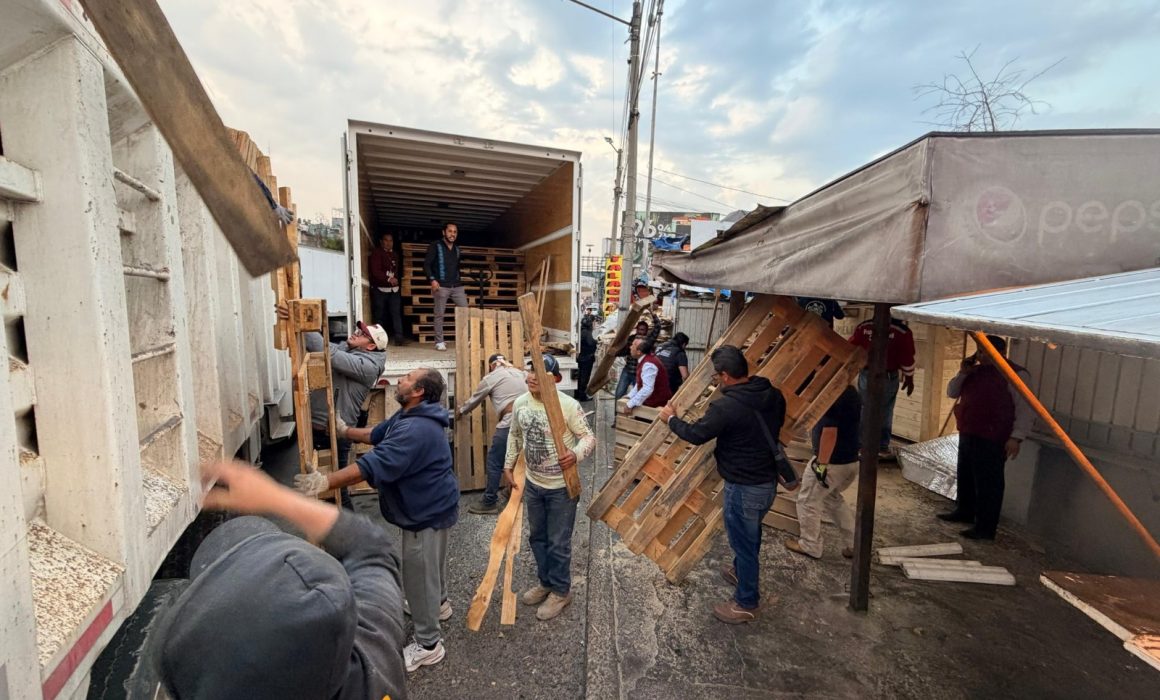 Gobierno de Cuautitlán Izcalli remueve estructura ilegal para garantizar espacio público