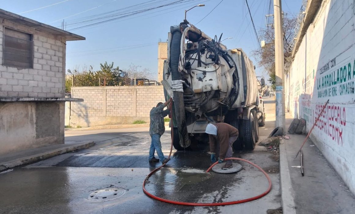 Gobierno de Cuautitlán Izcalli realiza desazolves preventivos en diversas zonas del municipio