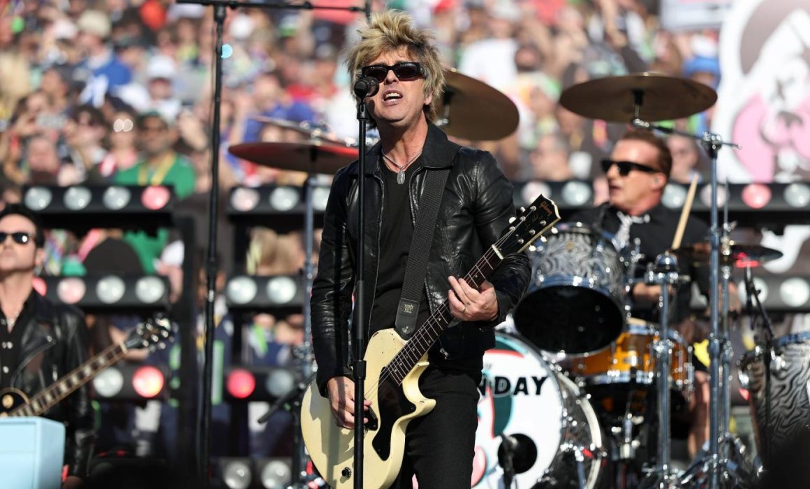 Green Day denuncia al ICE durante la apertura del Super Bowl en Toluca