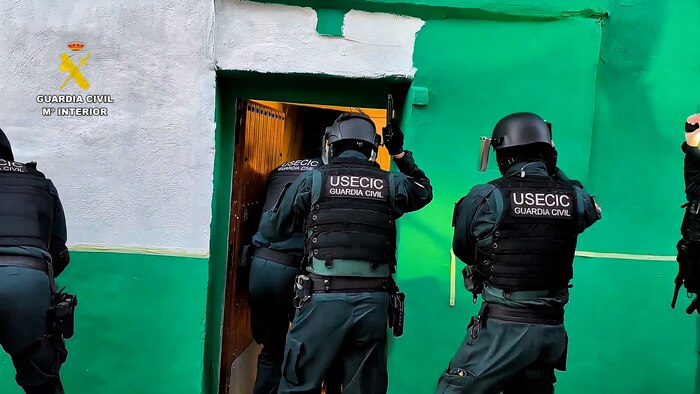 Guardia Civil detiene a familia en Zaragoza por usurpar identidad de anciano y defraudar más de 14,000 euros