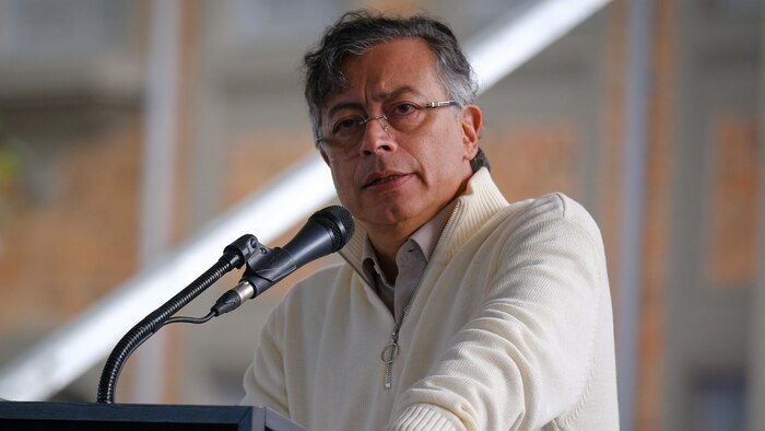 Gustavo Petro critica la política de tasas de interés del Banco de la República y defiende avances en control de inflación