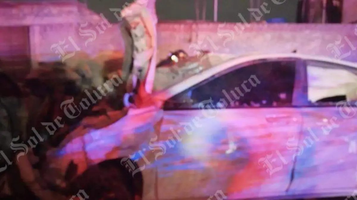 Impactante accidente en Paseo Matlazincas: un muerto y una lesionada tras chocar contra una casa