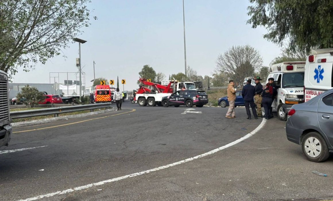 ¡Impactante accidente en Tultepec! La pipa con alimento que bloqueó la circulación en el Mexiquense