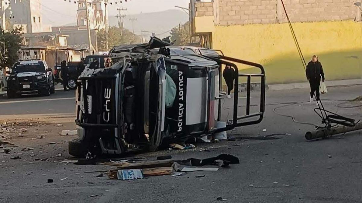 Impactante accidente: patrulla de la Policía Municipal de San Diego Linares vuelca en circunstancias sorprendentes